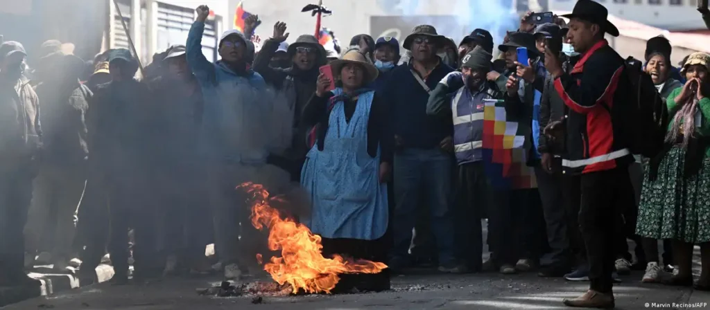 Decreta estado de excepción en Bolivia tras protestas