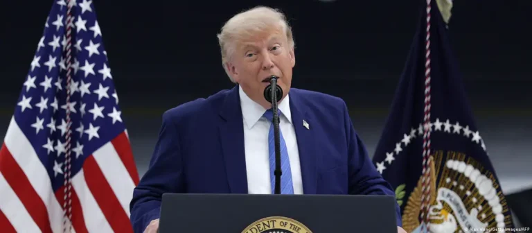 Trump dice que Irán acepta inspecciones nucleares del "más alto nivel", mientras aseguran que el estrecho de Ormuz está completamente abierto