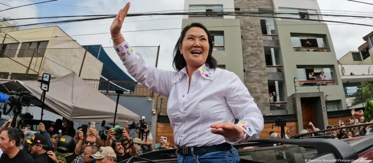 Keiko Fujimori con ventaja para ganar balotaje de Perú