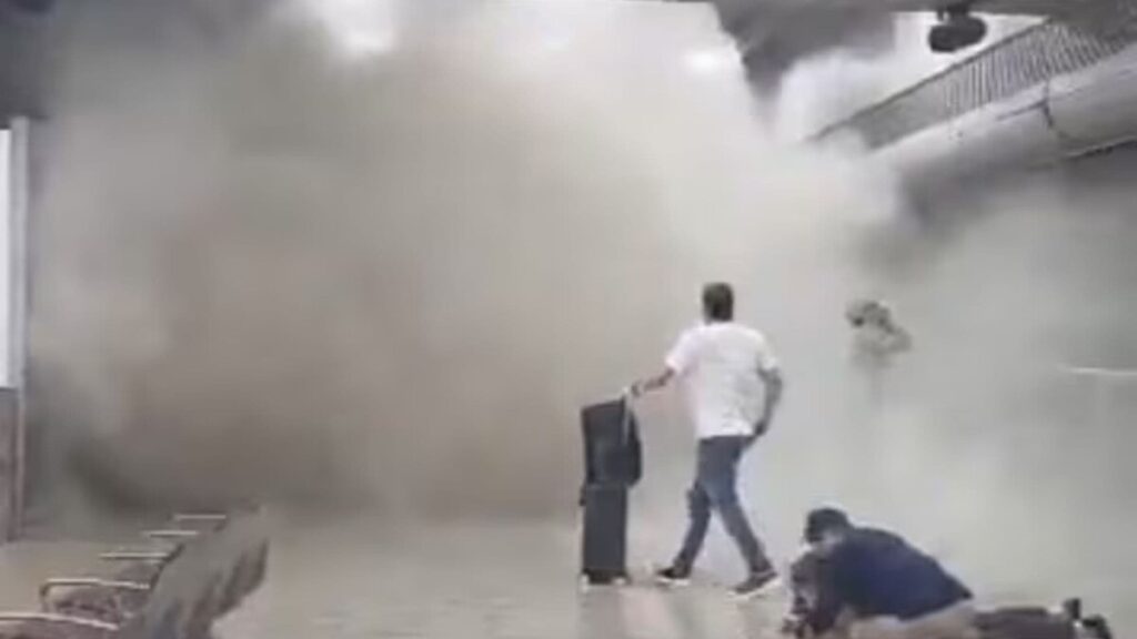 Maiquetía cerrado "por graves daños"
