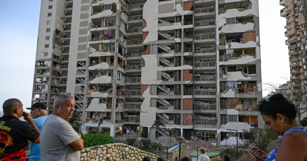 Se contabilizan más de 100 edificios colapsados en La Guaira