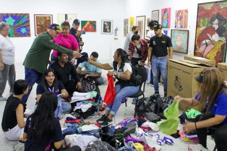 ¡Listos cargamentos de ayudas! Alcalde Di Martino: "Pueblo solidario acude masivamente a centros de acopio"