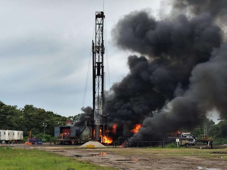 Reportan 12 lesionados por explosión en pozo petrolero de Apure
