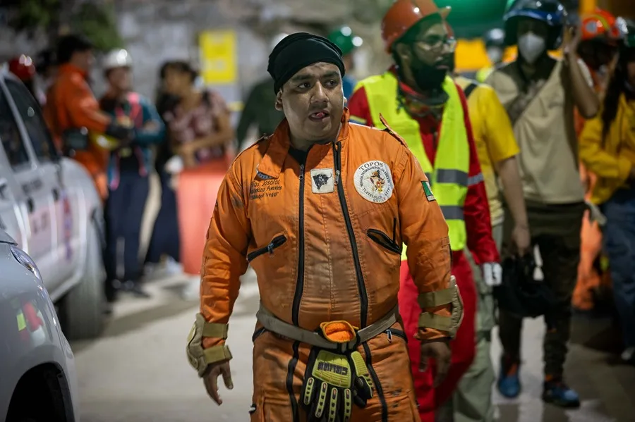 Rescatistas mexicanos en Venezuela: "Es una de las tragedias más grandes a las que hemos asistido"