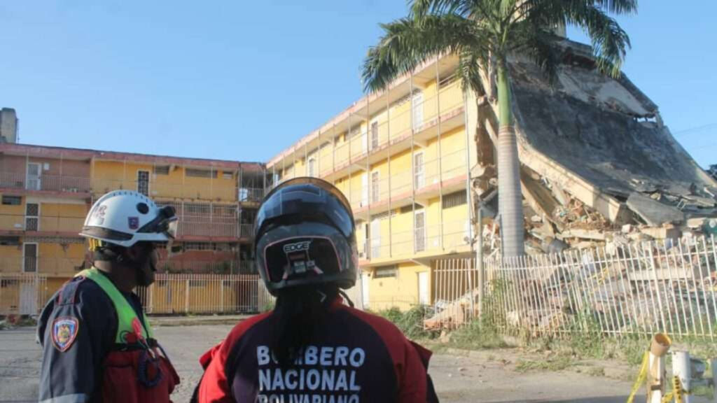 Colapsa edificio desalojado en Guarenas a una semana de los terremotos