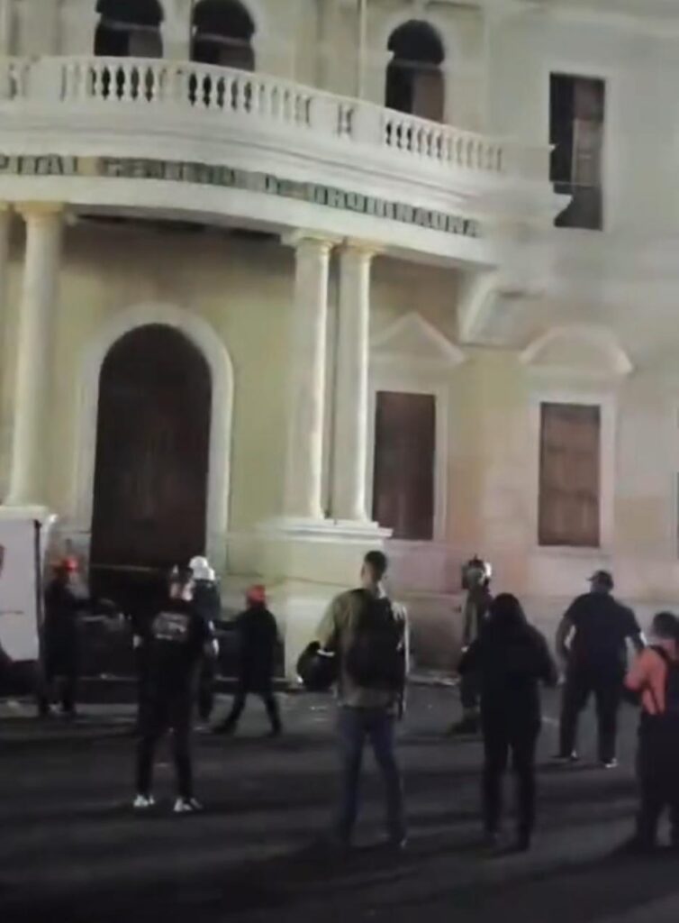 Hospital Central de Maracaibo se dirige a la ciudadanía tras presentarse un desprendimiento de la edificación donde murió un ciudadano