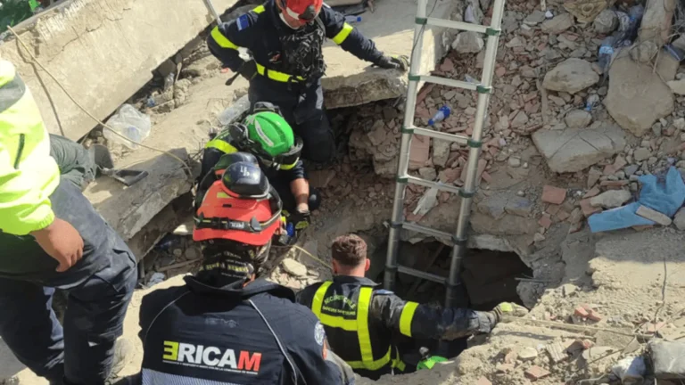 Bomberos españoles regresan de Venezuela tras rescates: «El país se queda destrozado»