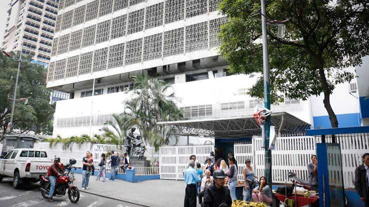 Hospital J. M. de los Ríos reubica pacientes tras daños causados por los terremotos