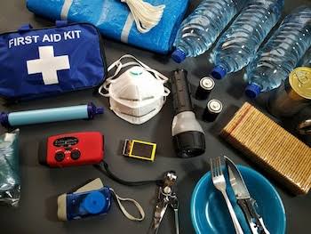 ¿Qué debe tener el bolso de emergencia?
