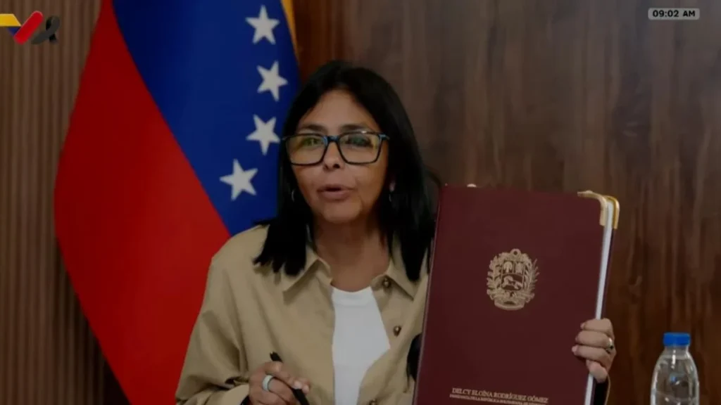Delcy Rodríguez firmó el Reglamento de la Ley de Hidrocarburos