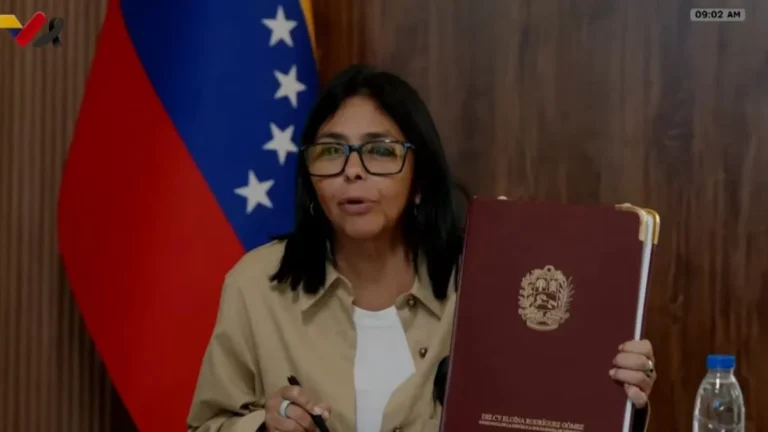 Delcy Rodríguez firmó el Reglamento de la Ley de Hidrocarburos