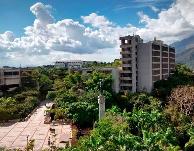 ¡ES VIRAL! Docente de la Universidad Santa María genera controversia debido a su decisión de exigir la presentación presencial