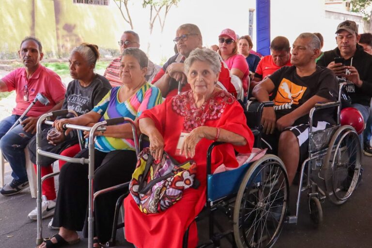 ¡Alcaldia presente en el territorio! Más de 60 familias recibieron ayudas humanas en jornada social en Francisco Eugenio Bustamante