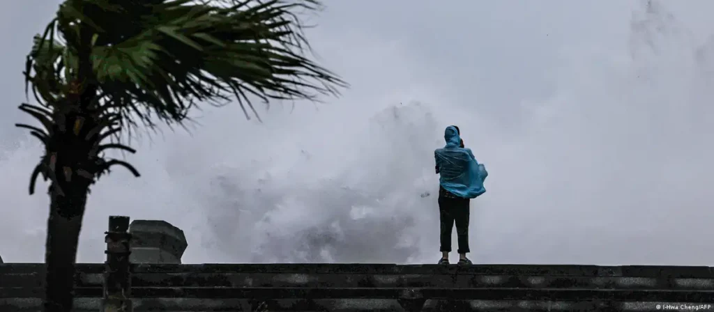 El tifón Bavi golpea China tras una masiva evacuación