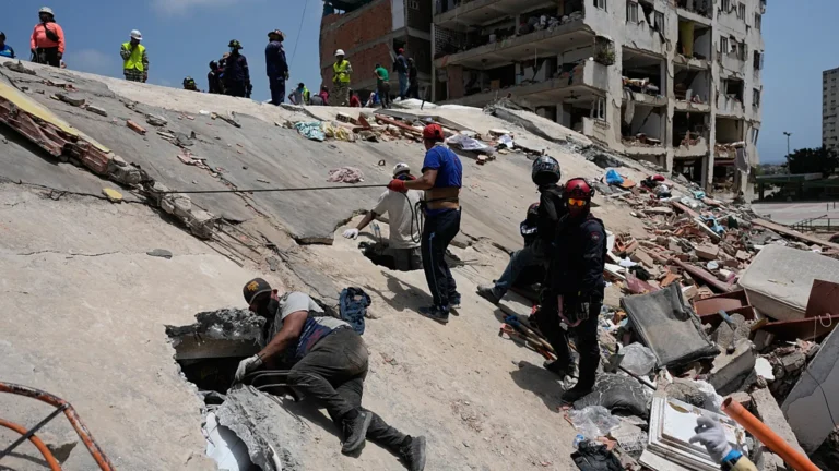 Aumenta la cifra de fallecidos tras los terremotos en Venezuela 