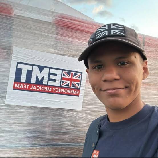 Israel Rivas recibió un reconocimiento del Reino Unido debido a su labor como intérprete voluntario