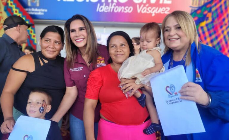 ¡Primera Dama entregó actas de nacimiento extrahospitalarias! “Programa “Soy Venezolano” da identidad a 113 niños y niñas de parroquias Idelfonso Vásquez y Coquivacoa