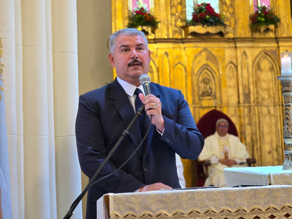 Gobernador Luis Caldera ofrenda sonido y un "María Móvil" a la Virgen del Carmen en Mara