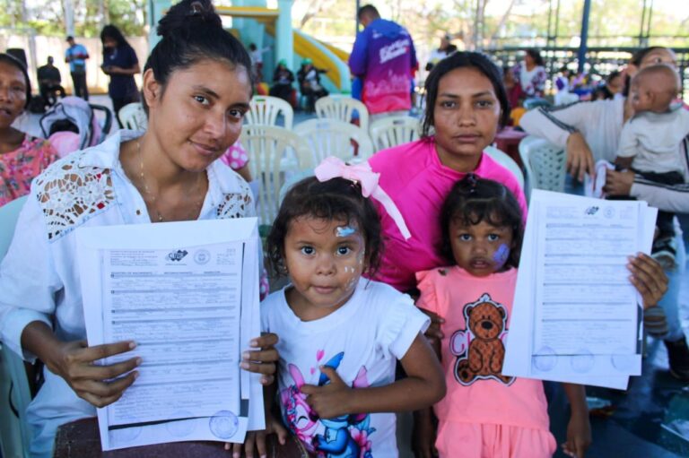 ¡Testimonios de padres y madres! Entrega actas de nacimiento extemporáneas es un programa inédito de la Alcaldía de Maracaibo