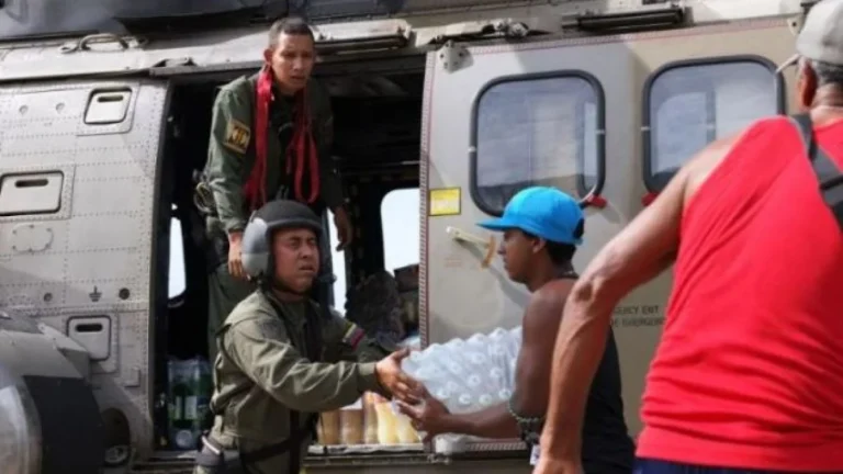 Puente aéreo garantiza entrega de ayuda humanitaria nacional en zonas incomunicadas
