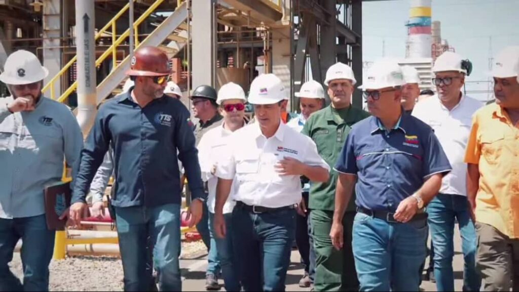 Vicepresidente sectorial de Obras Públicas y ministro de Energía Eléctrica inspeccionan planta TZ1 en Zulia