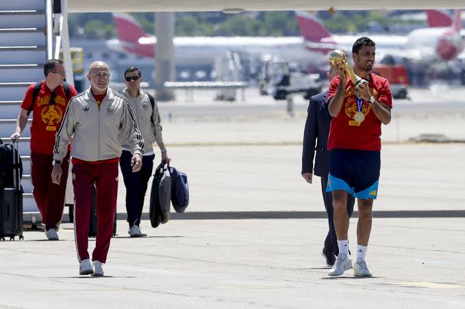 La selección española de fútbol ha regresado a casa con una cálida bienvenida