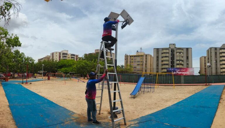 ‎¡Espacios limpios, ordenados y llenos de color! ‎ Parque La Paragua es entregado rehabilitado por la Alcaldía de Maracaibo