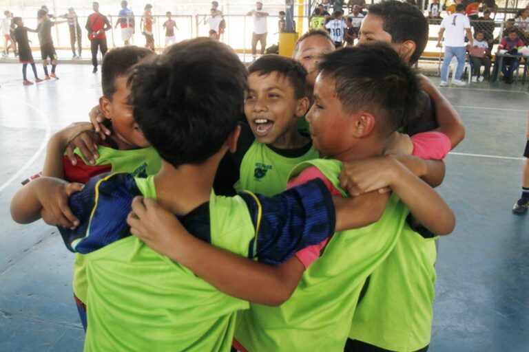¡‎400 niños participaron! Circuito 3 arrasa en Torneo Comunitario de Fútbol de Salón camino al Mundialito Kids