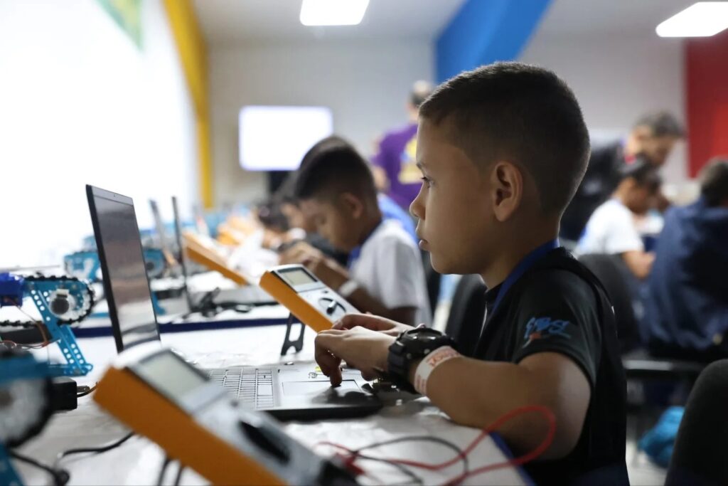 ‎Jóvenes zulianos brillan en Olimpiadas Venezolanas de Nanotecnología y Matemáticas