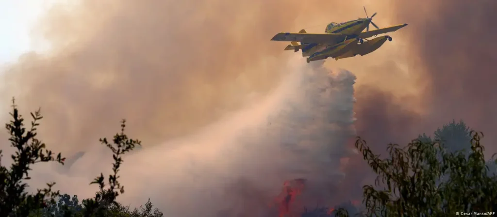 "Tormenta de fuego" España combate el mayor incendio forestal de su historia