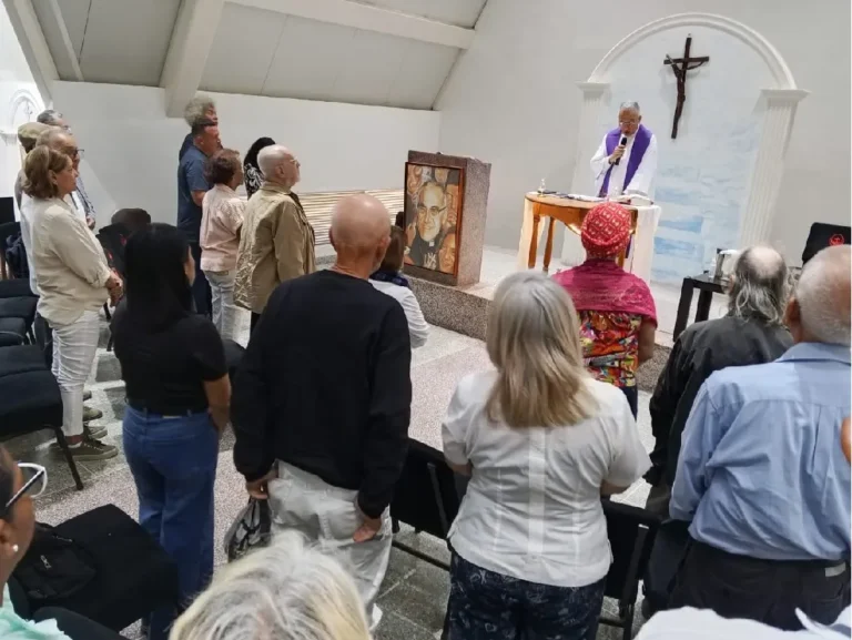 Rindieron homenaje a periodistas fallecidos tras doble sismo en La Guaira