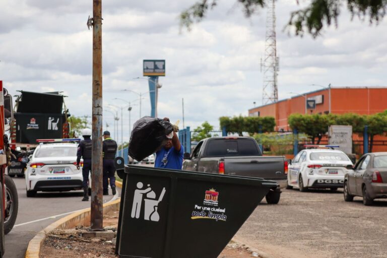 Comunidades satisfechas por nuevo despliegue de contenedores de desechos del IMAU