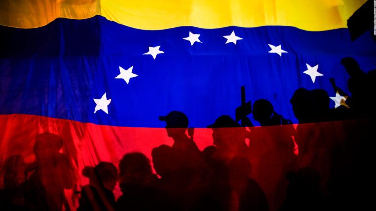 Gobierno y oposición marcharon previo a diálogo en Venezuela