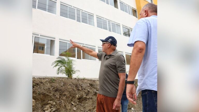 Jorge Rodríguez anuncia la construcción de 1.875 viviendas para familias afectadas