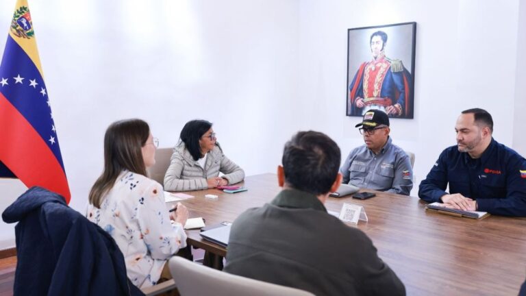 Delcy Rodríguez se reunió con Estado Mayor Eléctrico para abordar planes de acción