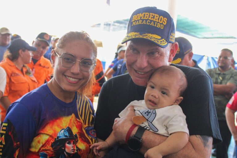 ¡Se entregaron ayudas humanas! Alcaldía de Maracaibo dignificó la labor de los Bomberos y su familia con jornada integral