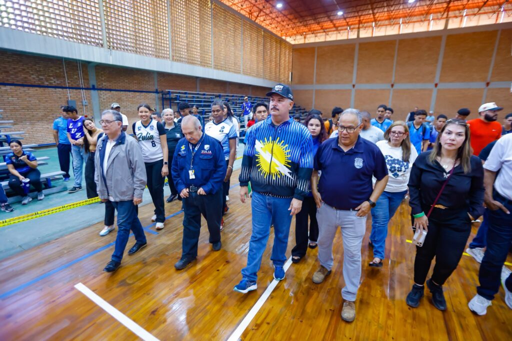 Gobernador inspecciona los trabajos de rehabilitación del gimnasio cubierto Antonio Borjas Romero