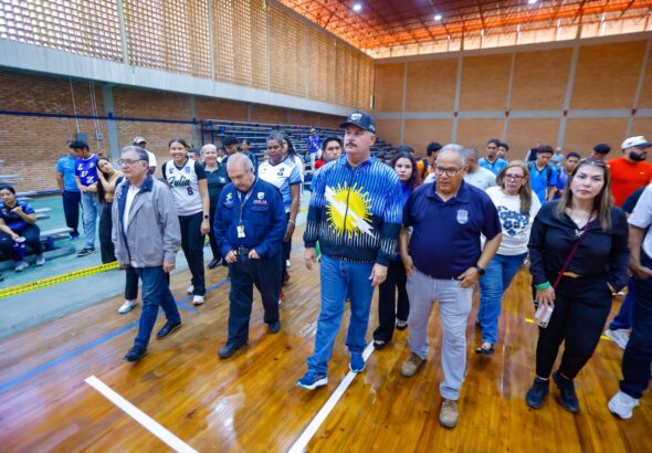 Gobernador inspecciona los trabajos de rehabilitación del gimnasio cubierto Antonio Borjas Romero