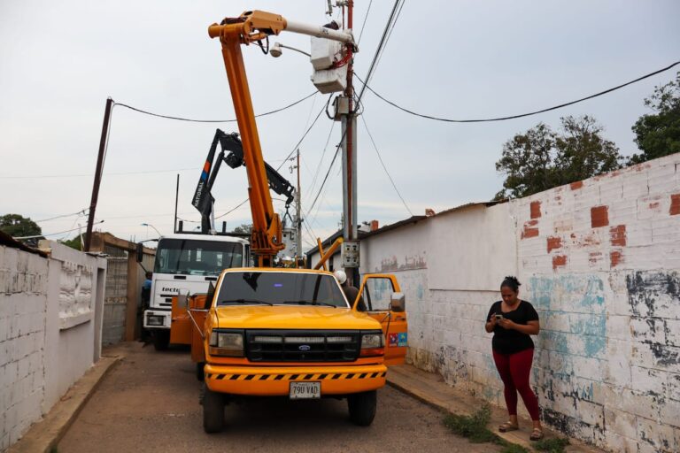 ¡Alcaldía de Maracaibo presente! Con Plan Cayapa Gobierno nacional entrega 150 transformadores en Maracaibo