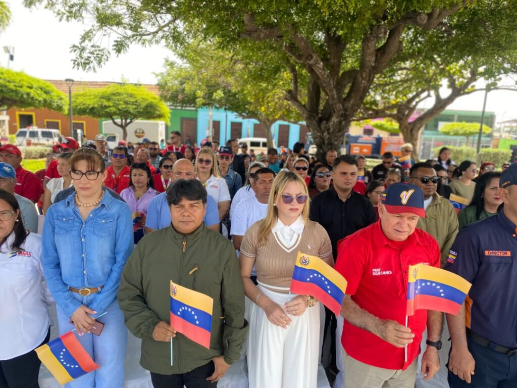 Mara conmemoró el Día de la Bandera Nacional con ofrenda floral