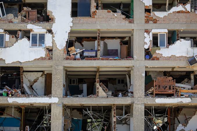 Demolerán edificios bajo protocolos internacionales en La Guaira