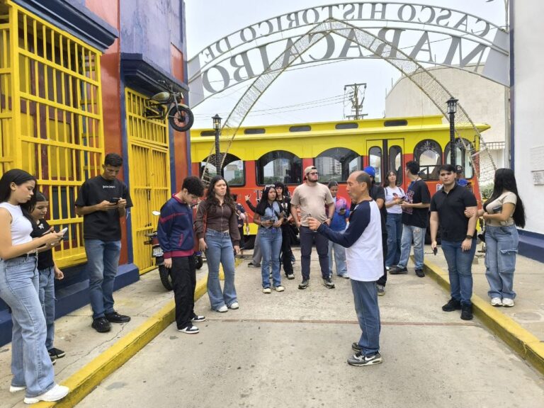 ¡Taller de Fotografía Urbana! Historia en Movimiento: 23 jóvenes marabinos capturan la magia de la ciudad a bordo del Tranvía
