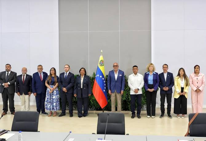 Chavismo y oposición inician formalmente la mesa de diálogo para abordar la transición de Venezuela