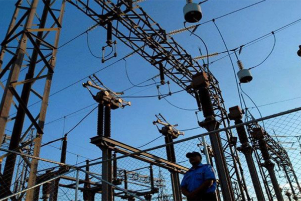 Ejecutivo presenta plan de racionamiento eléctrico al sector privado para amortiguar déficit energético