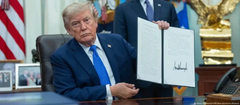 Trump vuelve a intentar limitar la ciudadanía por nacimiento