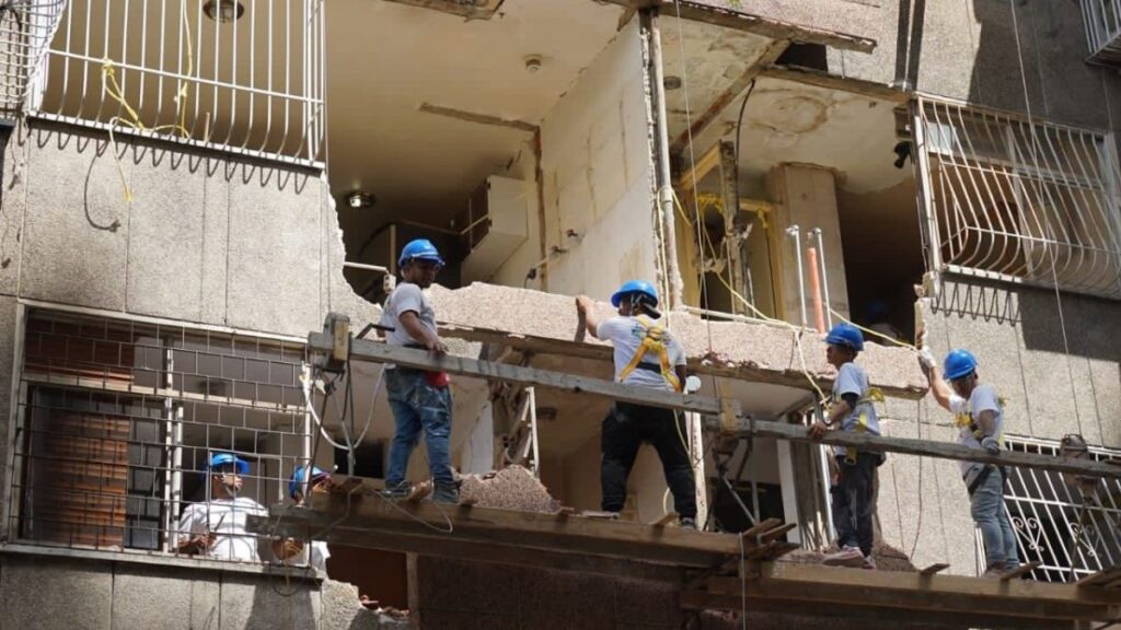 Sucre avanza en recuperación post-sismo: Demolición controlada y censo a condominios