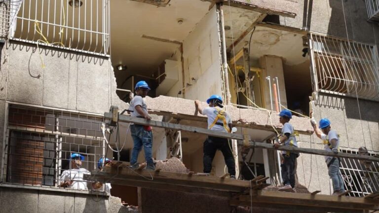 Sucre avanza en recuperación post-sismo: Demolición controlada y censo a condominios