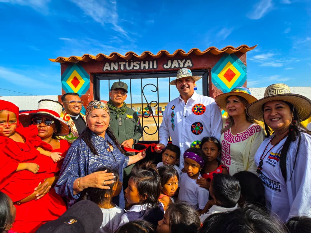 Gobernación entrega la Escuela "Ángel Enrique Arévalo" en la Alta Guajira, en el Día Internacional de los Pueblos Indígenas