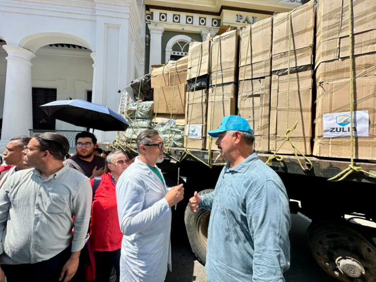 Gobernador Luis Caldera entrega equipamiento de alta tecnología a siete hospitales de la región