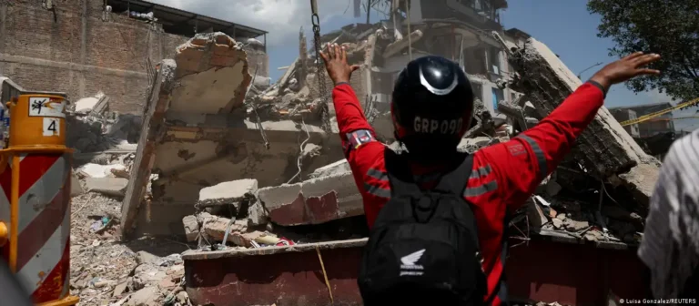 De la Espriella declara "emergencia económica" por terremoto